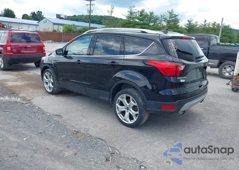 2019 Ford Escape Titanium z USA, uszkodzony, nr VIN 1FMCU9J95KUA09190